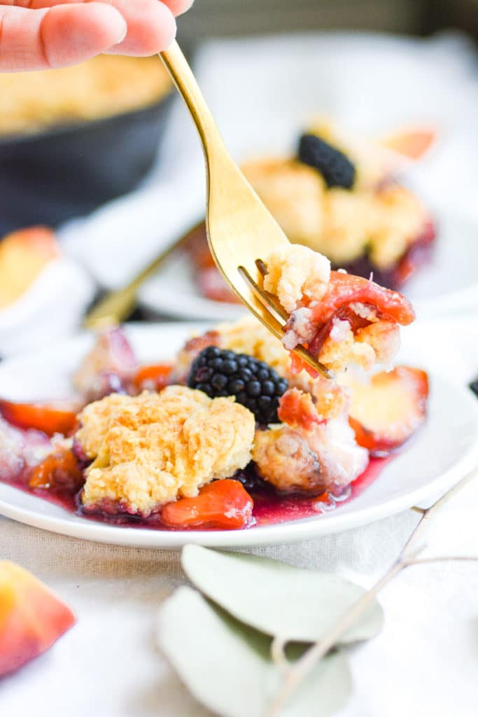 fork with vegan peach blackberry cobbler