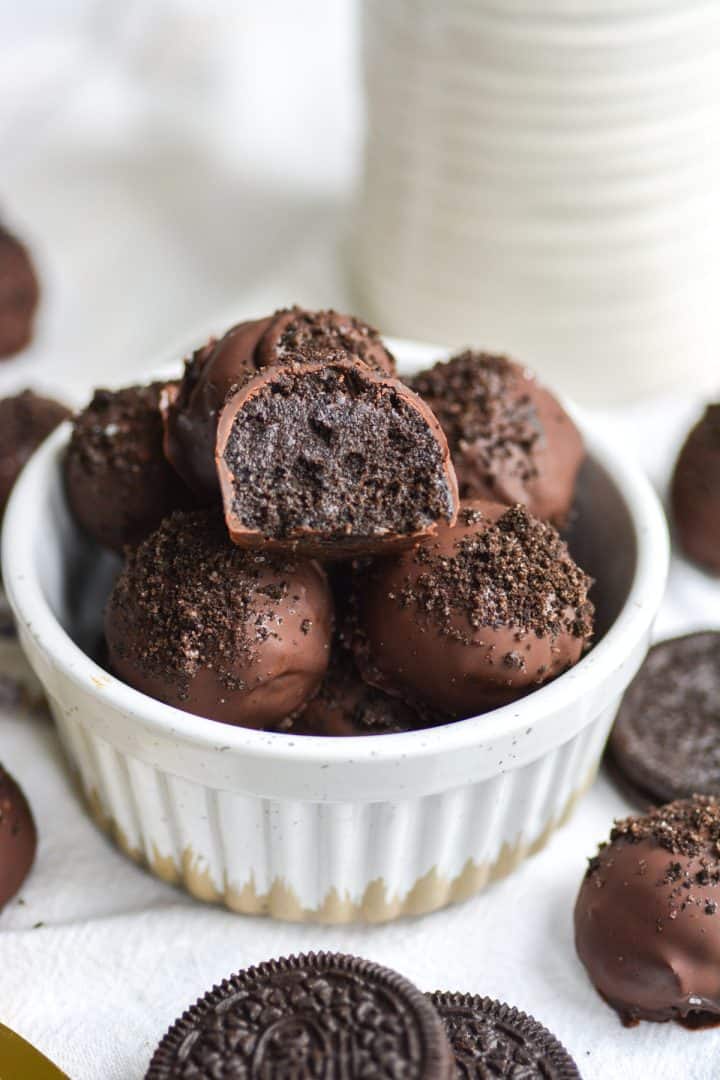 4 Ingredient Vegan Oreo Balls (Truffles) Earthly Provisions