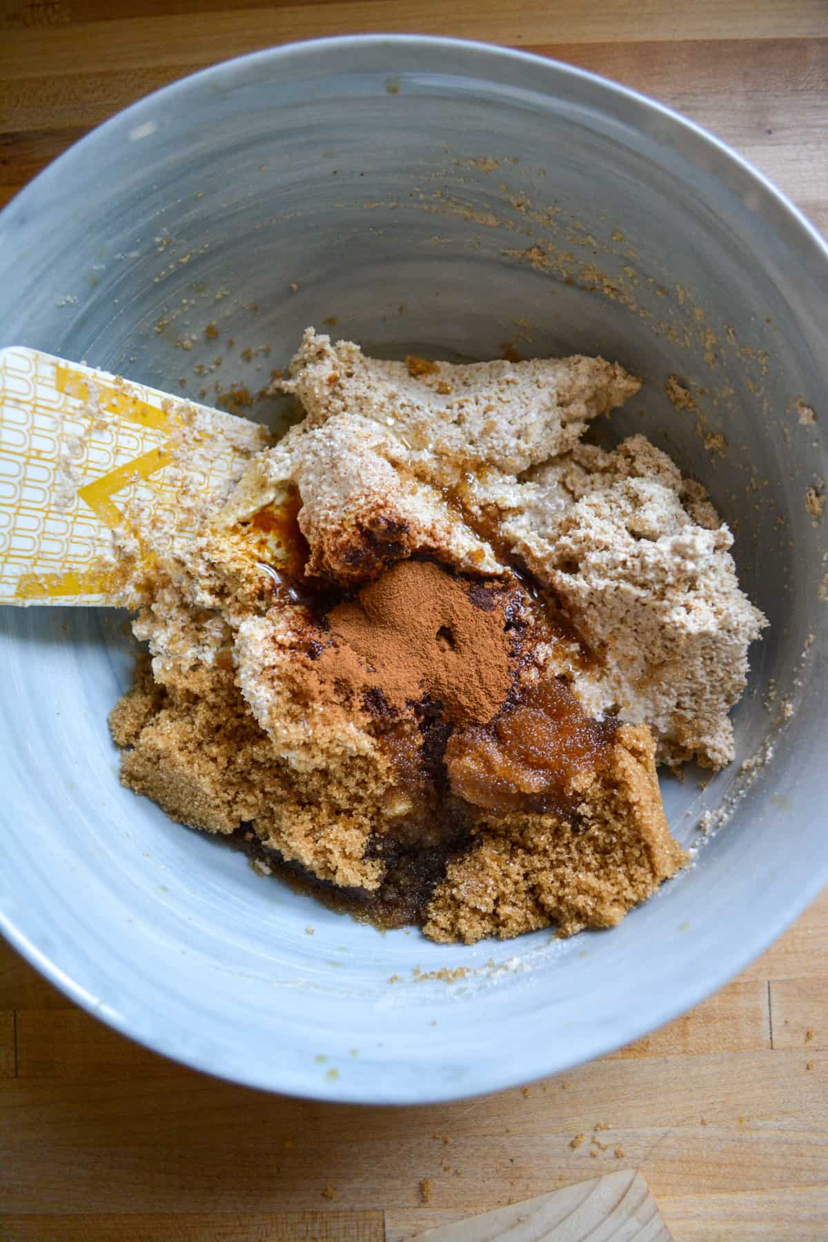 Adding sugar, cinnamon and oil into the soaked oat mixture.