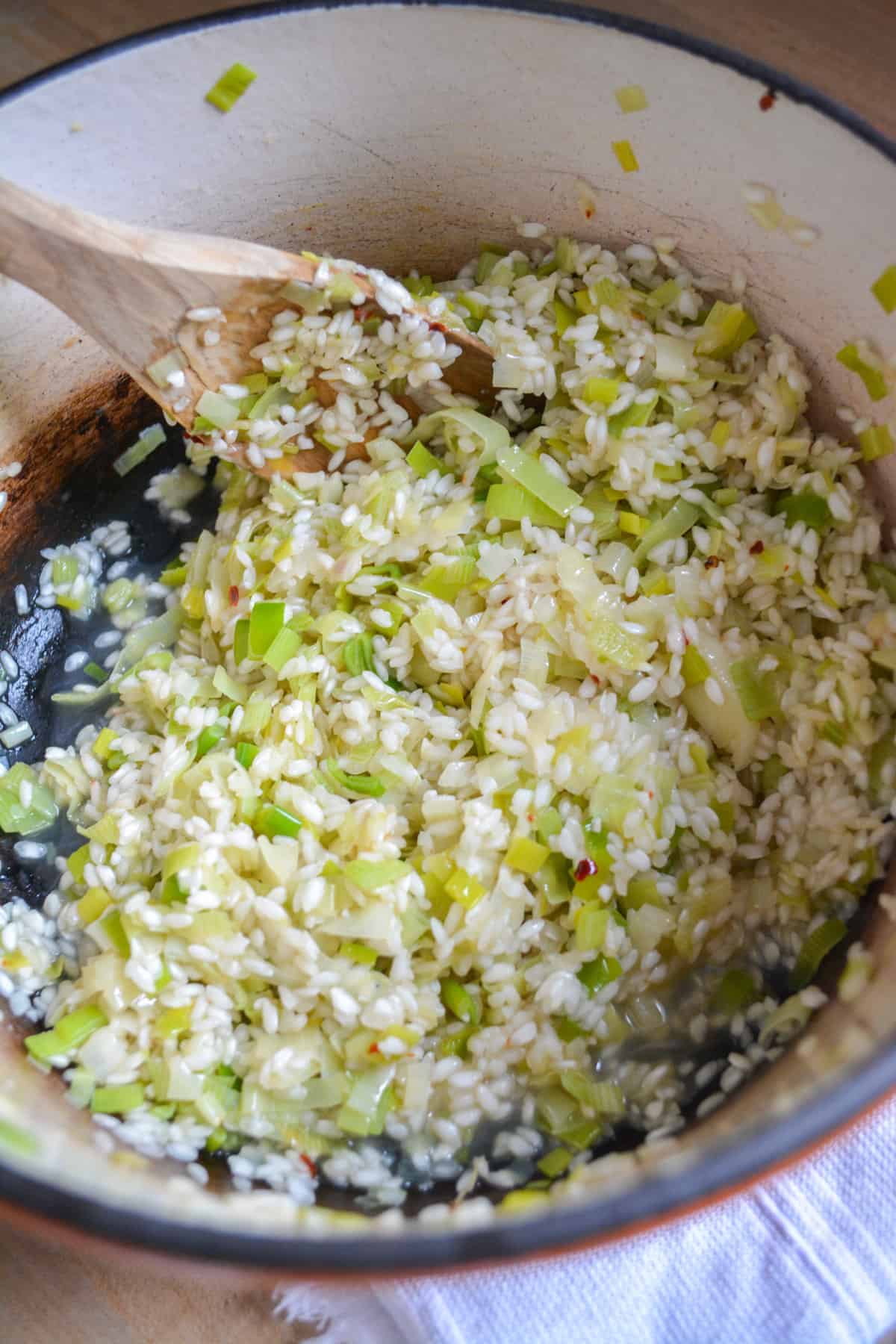 White wine added into the risotto in a large pot.