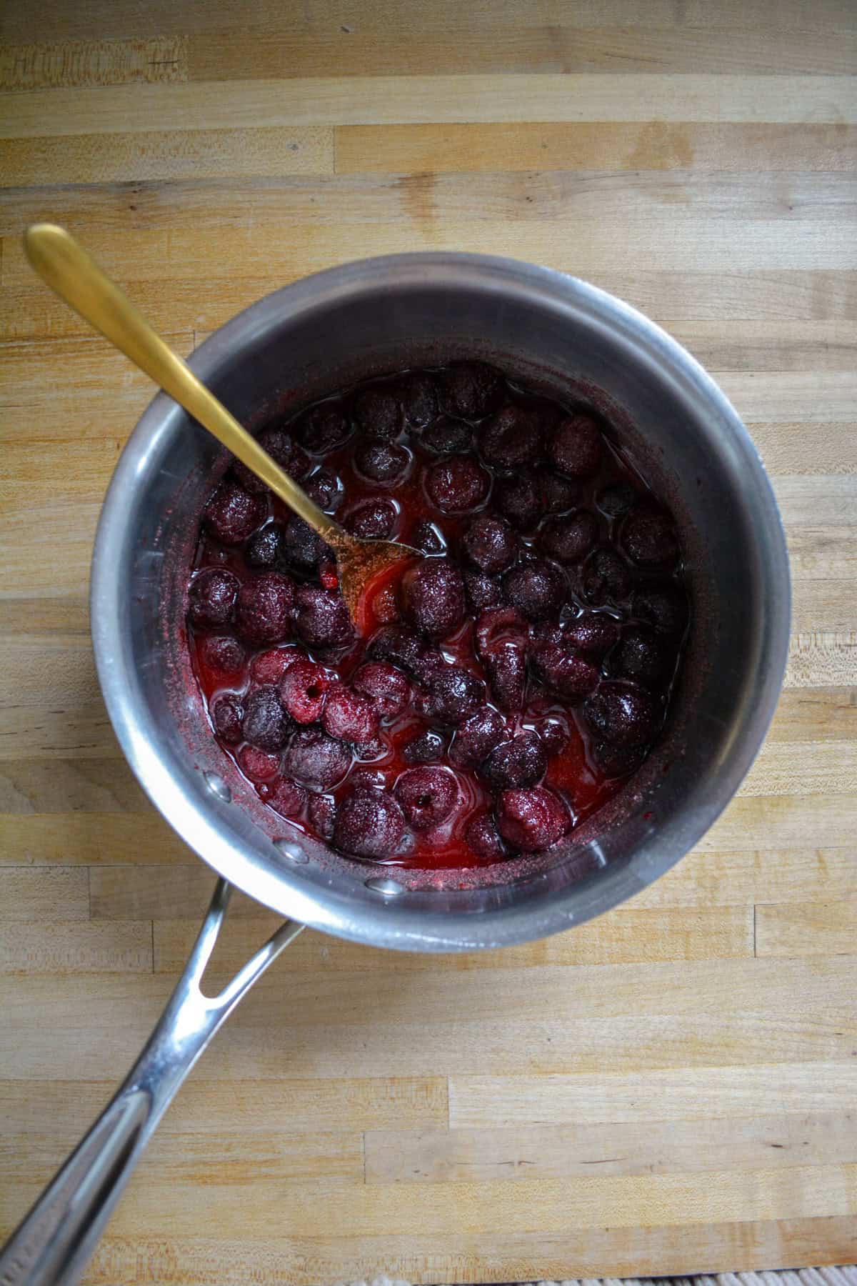 Cherries, sugar and lemon juice combined in a saucepan.