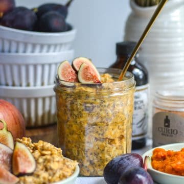 Pumpkin Pie Overnight Oats in a jar.