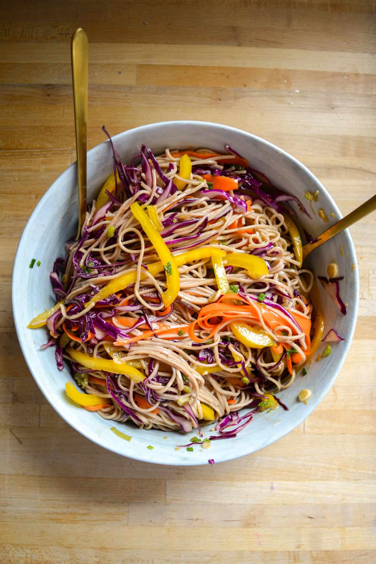 Soda noodles and vegetables tossed with the salad dressing.